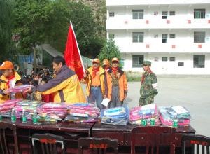 中心第八党支部积极行动向灾区人民献爱心