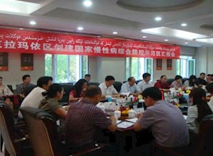 国家慢性病综合防控示范区考评组对克拉玛依市4个国家级示范区考核验收