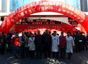自治区疾控中心开展“全国高血压日”宣传活动