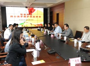 自治区疾控中心开展2013年食品安全宣传周开放日活动