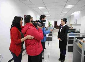 自治区12320卫生热线接受新疆各大媒体采访